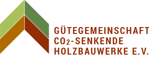 Gütegemeinschaft CO2-senkende Holzbauwerke e.V.{:}{:en}Quality Assurance Association CO2-neutral wooden buildings e.V.{:}{:fi}Hilineutraalin Puurakentamisen Laatua Valvova Yhdistys{:} Logo
